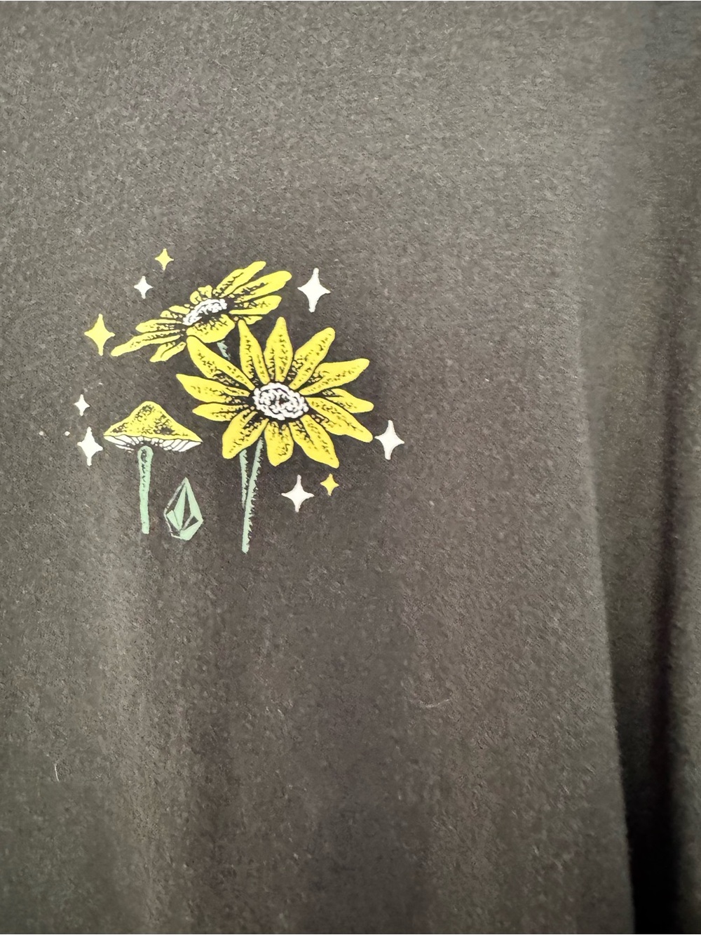 Volcom Earth Tripper Graphic Tee – Women’s L - Picture 4 of 5